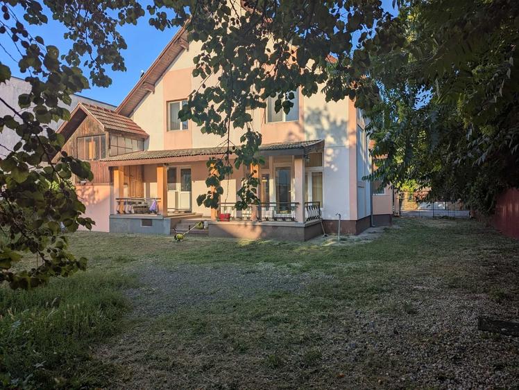 Casă cu 4 camere cu Teren 500 Mp în Aradului