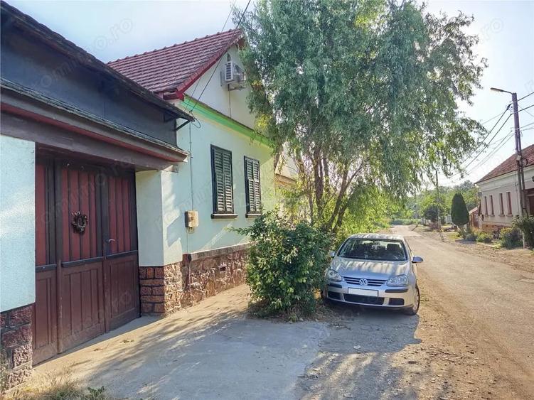 Casă cu Teren 744 Mp în Ilidia