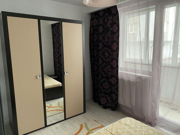 Apartament cu 3 camere decomandat în Florești