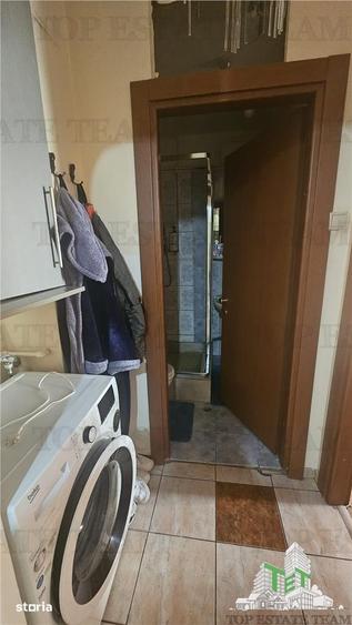 Apartament cu 4 camere semidecomandat în Crângași