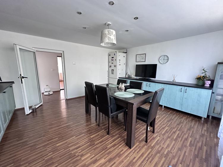 Casă individuală cu 10 camere cu Teren 5164 Mp în Malu cu Flori