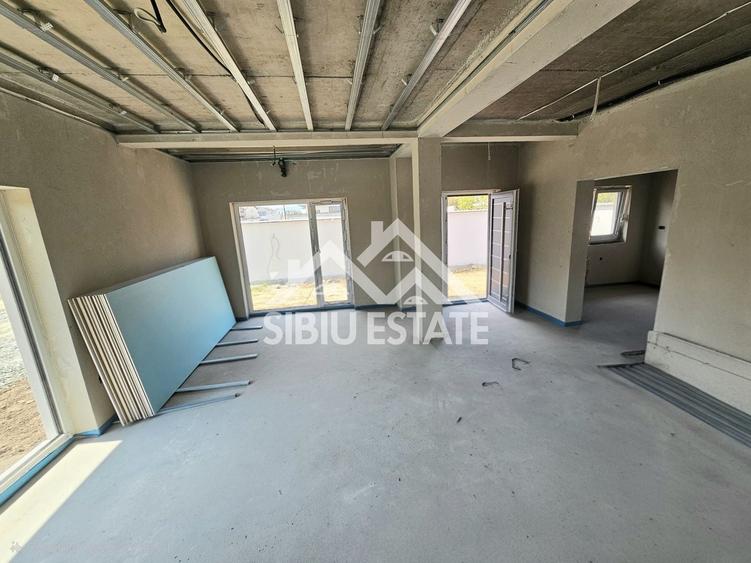 Duplex cu 4 camere cu Canalizare în Șelimbăr