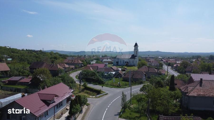Casă cu 4 camere cu Teren 1109 Mp în Bonț