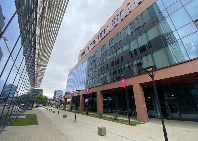 Birou, de 49,400 mp, în P-ta Presei Libere