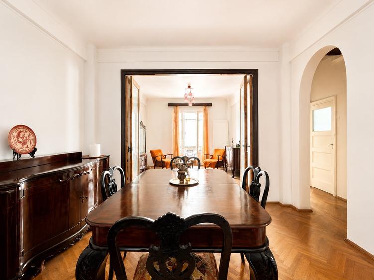 Apartament cu 4 camere semidecomandat în Universitate