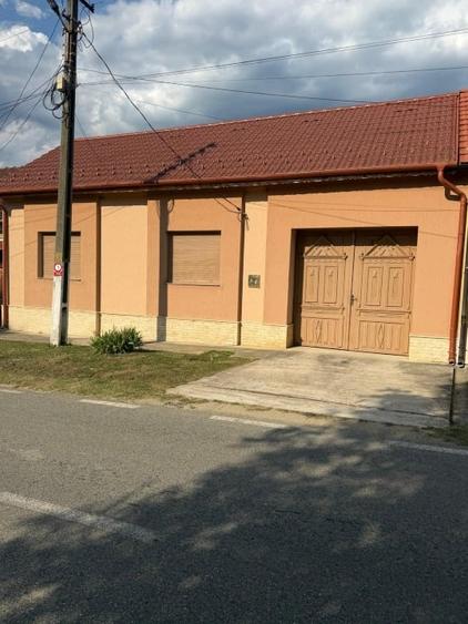 Casă individuală cu 6 camere cu Canalizare în Gladna Montană