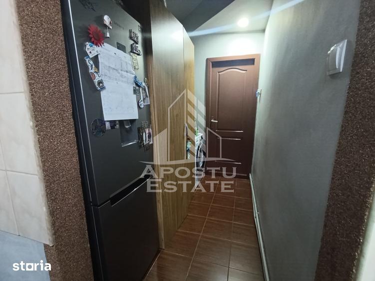 Apartament cu 4 camere, centrala proprie, 2 bai, terasa, zona Iosefin. - 2