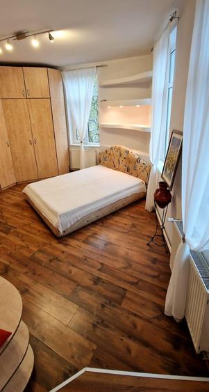 Apartament cu 3 camere decomandat, mobilat în Armeneasca