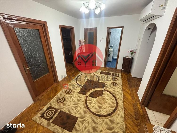 Apartament cu 3 camere decomandat în Central