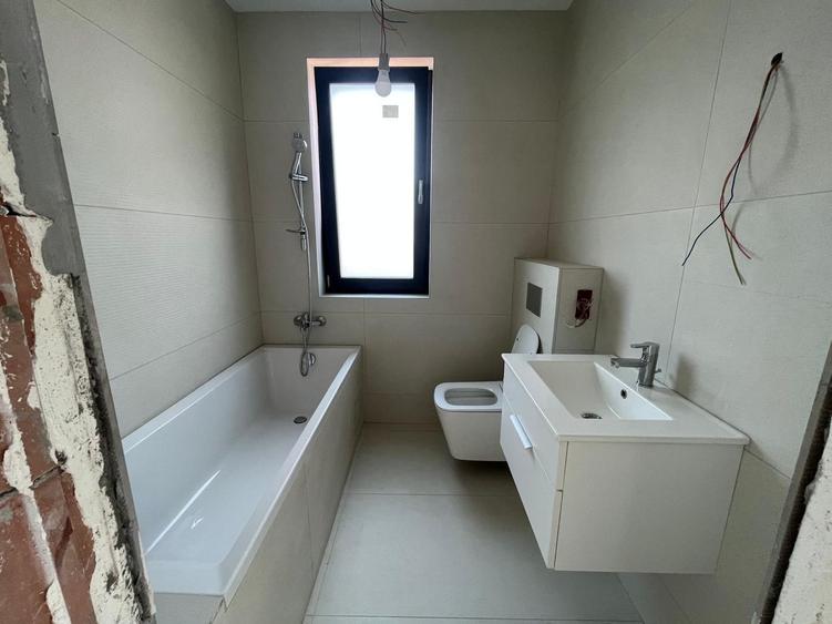 Casă individuală cu 6 camere cu Canalizare în Tunari