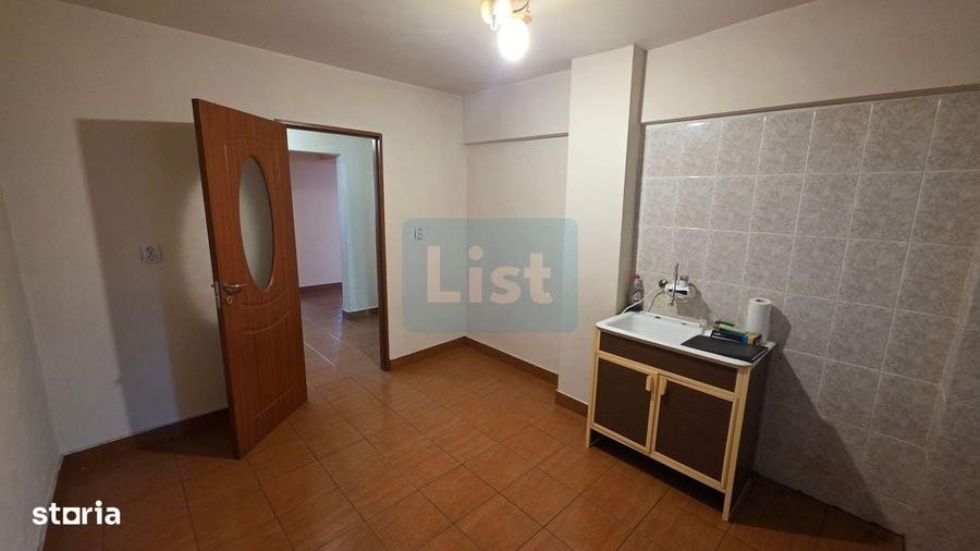 Apartament cu 4 camere decomandat în Gura Văii