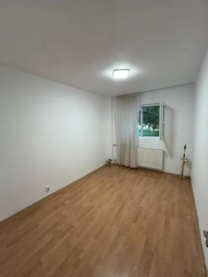 Apartament cu 3 camere semidecomandat, mobilat în Iancului