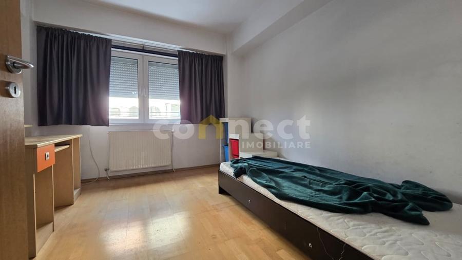 Apartament cu 4 camere decomandat, mobilat în Central