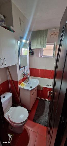 Apartament cu 3 camere în Craiovița Nouă