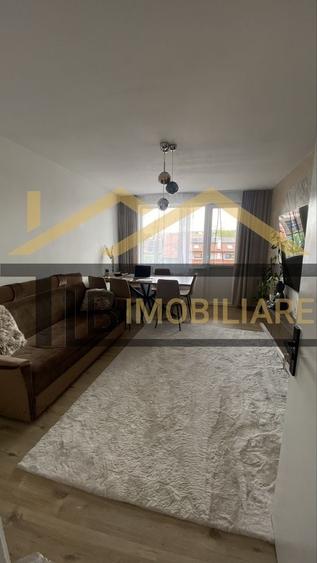 Apartament cu 3 camere semidecomandat în Semicentral