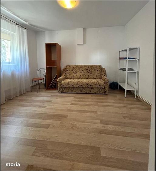 Apartament cu 4 camere în Podu Roș