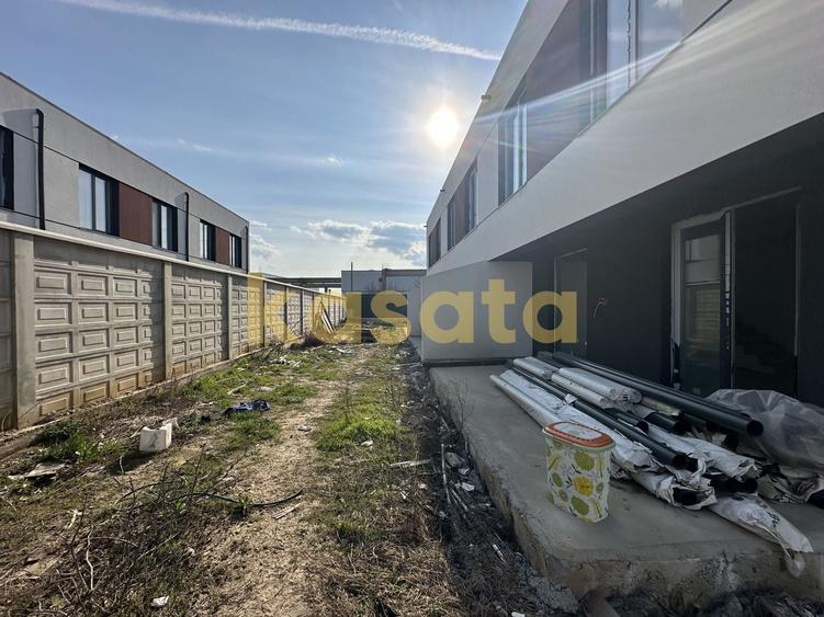 Casă individuală cu 4 camere cu Canalizare în Exterior Vest