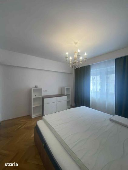 Apartament cu 4 camere decomandat în Soarelui