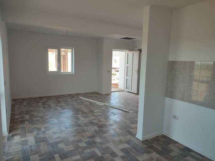 Casă individuală cu 3 camere cu Canalizare în Sânandrei
