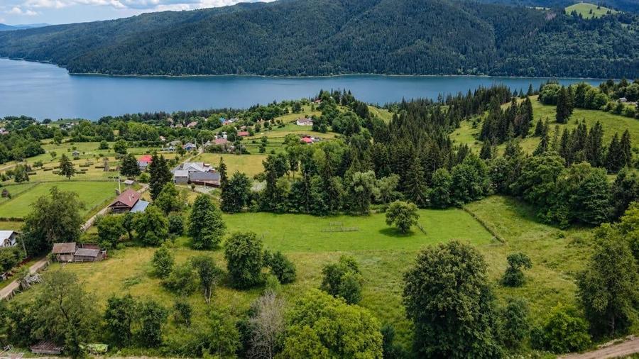 Teren intravilan de 9994 mp, în Hangu