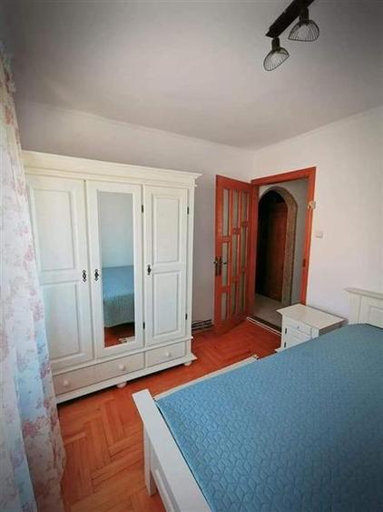 Apartament cu 3 camere decomandat, mobilat în Lipovei