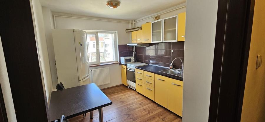 Apartament cu 3 camere decomandat, mobilat în Militari