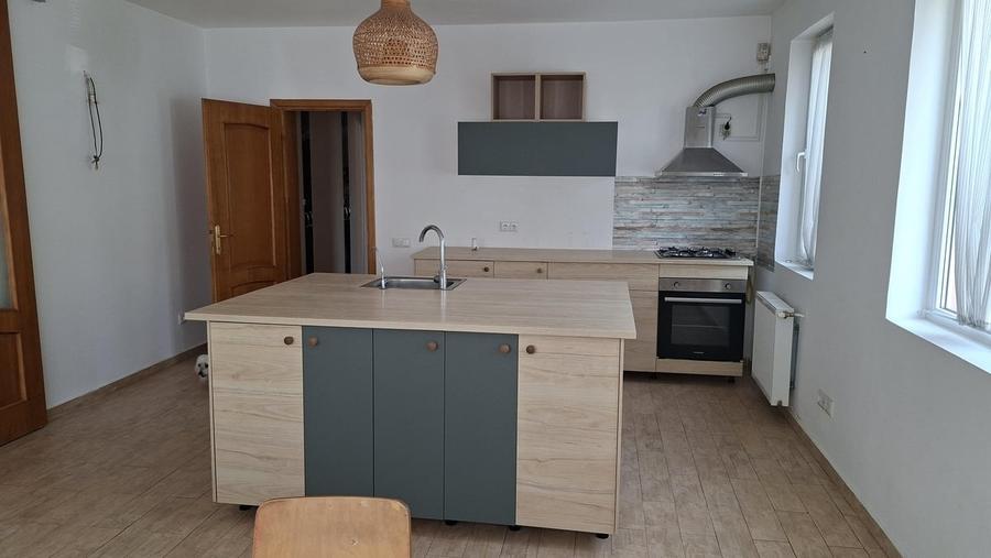 Casă cu 6 camere cu Teren 550 Mp în Corbeanca