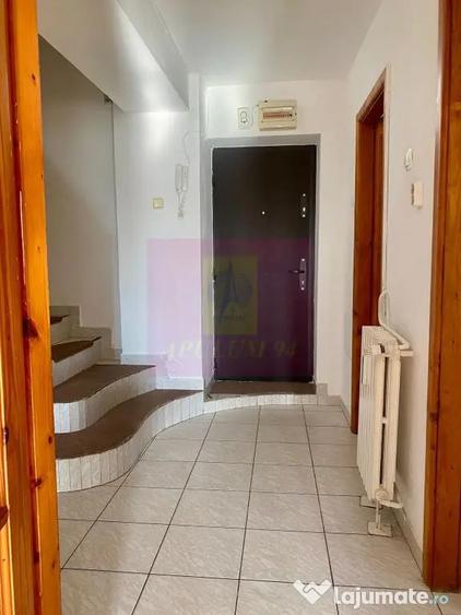 Apartament cu 4 camere decomandat, mobilat în Decebal