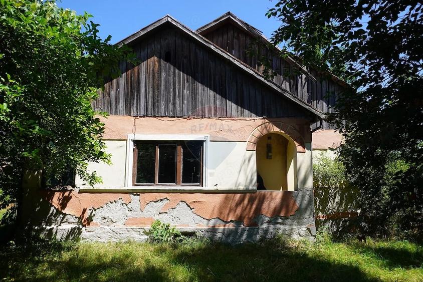Casă cu 2 camere cu Teren 1958 Mp în Tisa