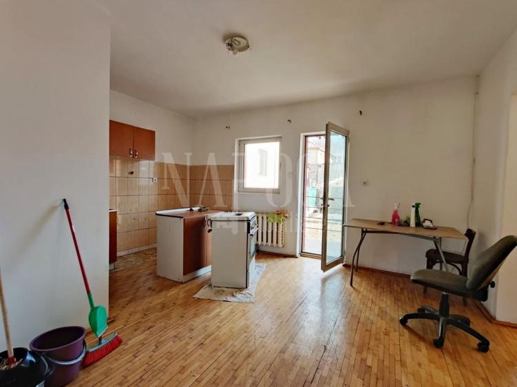 Casă individuală cu 10 camere cu Canalizare în Iris