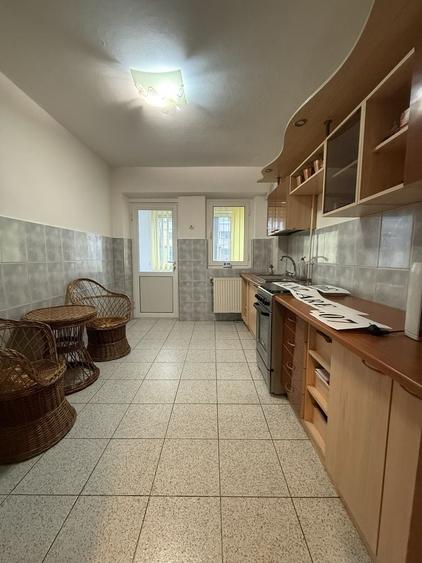 Apartament cu 3 camere decomandat în Dorobanți