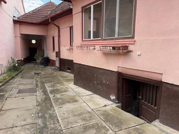 Casă cu Teren 750 Mp în Central