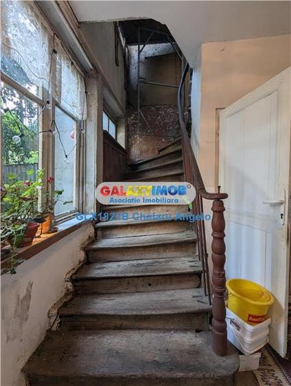 Casă cu 8 camere cu Teren 293 Mp în Unirii