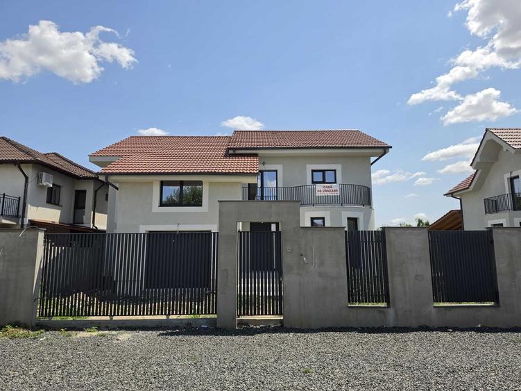 Casă cu 4 camere în Giroc