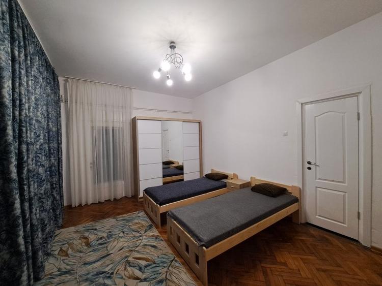 Apartament cu 4 camere semidecomandat, mobilat în Armeneasca