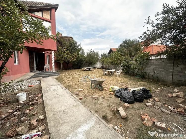 Casă cu 6 camere cu Teren 370 Mp în Olimpia-Stadion