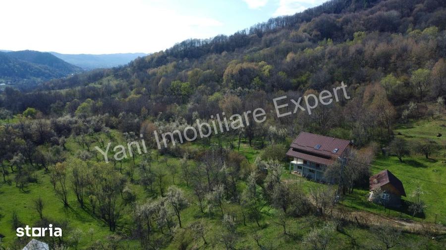Casă cu 6 camere cu Teren 1175 Mp în Corbi