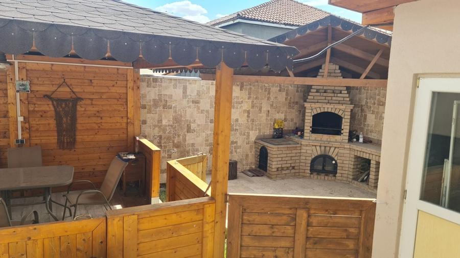 Casă individuală cu 7 camere cu Canalizare în Valu lui Traian