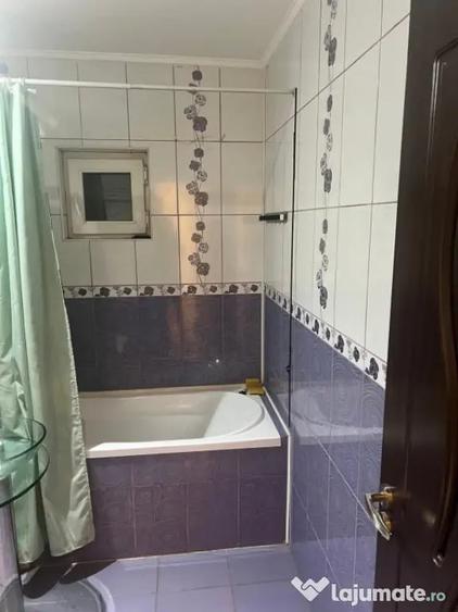 Apartament cu 2 camere semidecomandat în Craiovița Nouă