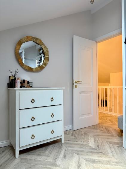 Apartament cu 4 camere decomandat în Șcheia
