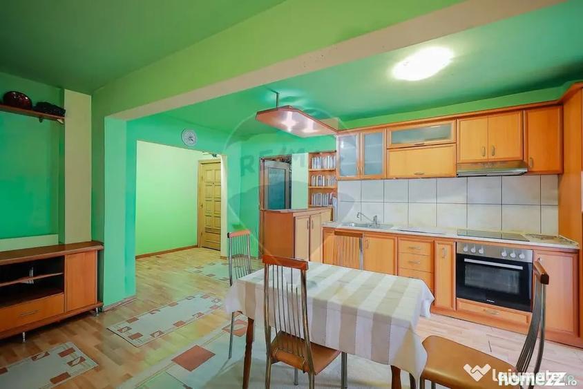Apartament cu 4 camere decomandat în Rogerius
