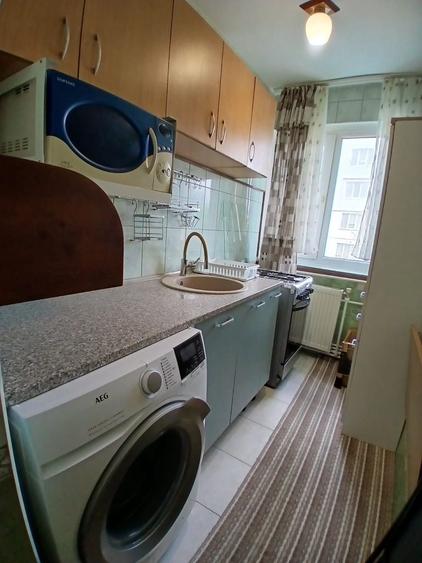 Apartament cu 3 camere semidecomandat în Alexandru cel Bun