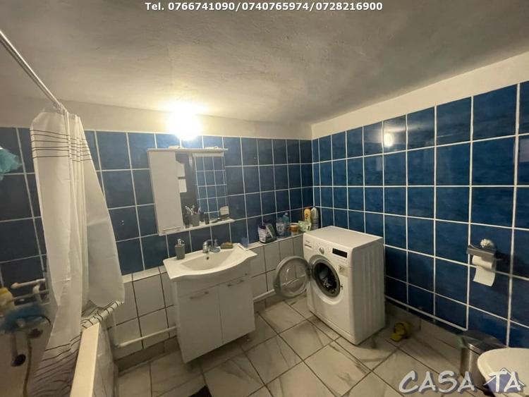 Casă individuală cu 6 camere cu Canalizare în Central