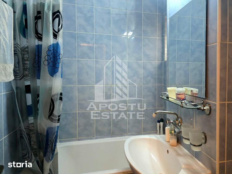 Apartament cu 3 camere decomandat în Podgoria
