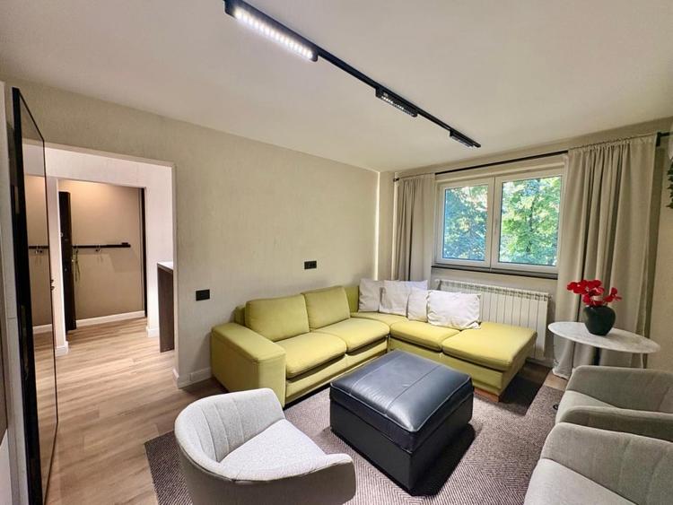 Apartament cu 2 camere semidecomandat, mobilat în Victoriei