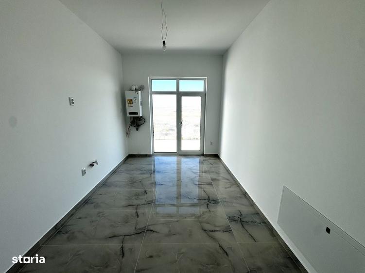 Casă cu 4 camere cu Teren 640 Mp în Tomești