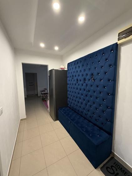 Apartament cu 3 camere decomandat în Coman