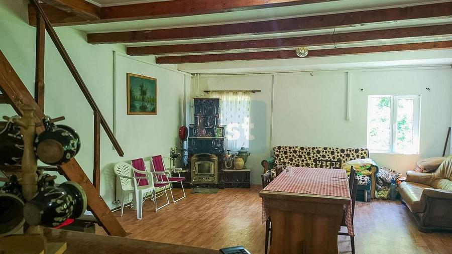 Casă cu 9 camere cu Teren 1029 Mp în Obârșia-Cloșani