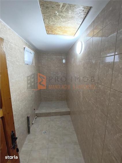 Casă cu 3 camere semidecomandat cu Teren 844 Mp în Pietroasele