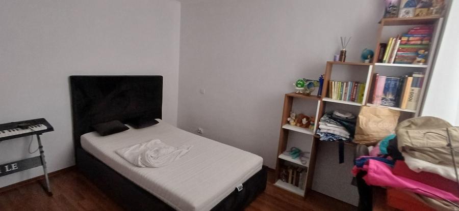Apartament cu 3 camere decomandat în Bughea de Sus